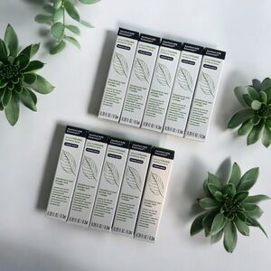 PhytoYOUNG Blackberry Leaf Skincare Serum - White